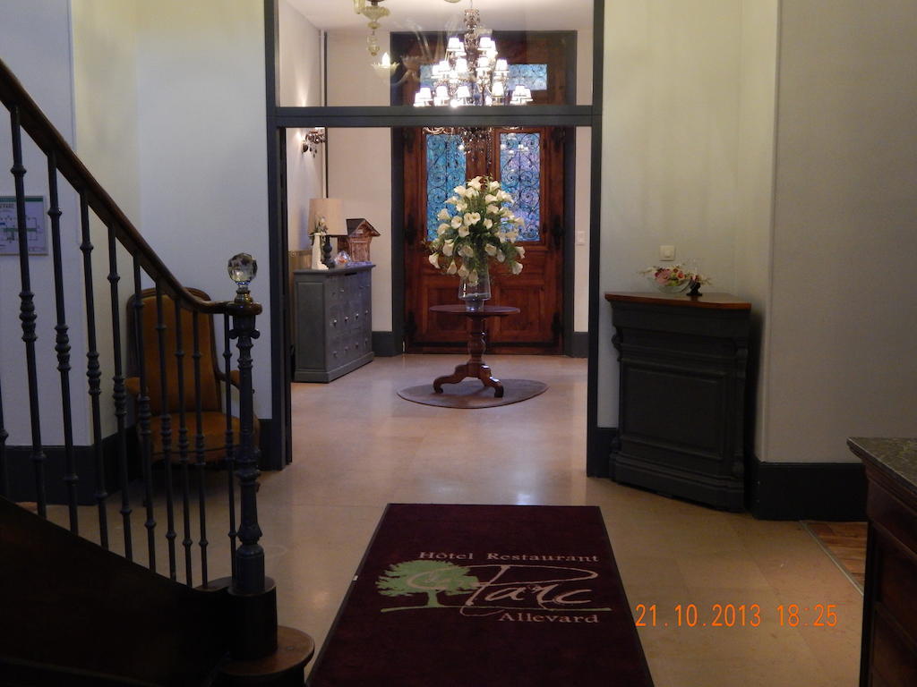 Homtel Le Parc Hotel Allevard Exterior photo